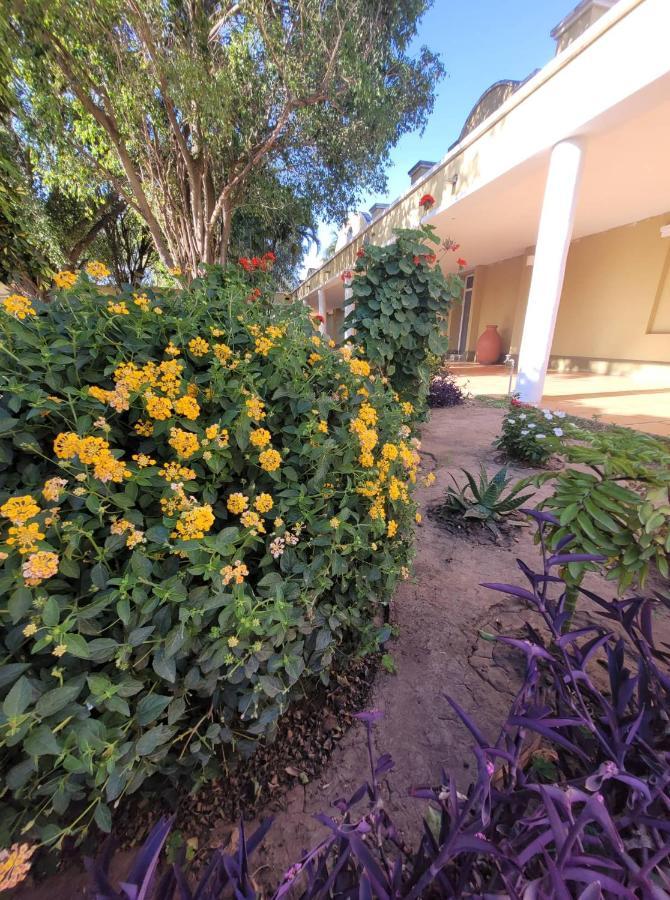 Hotel Portico Norte Tartagal Esterno foto
