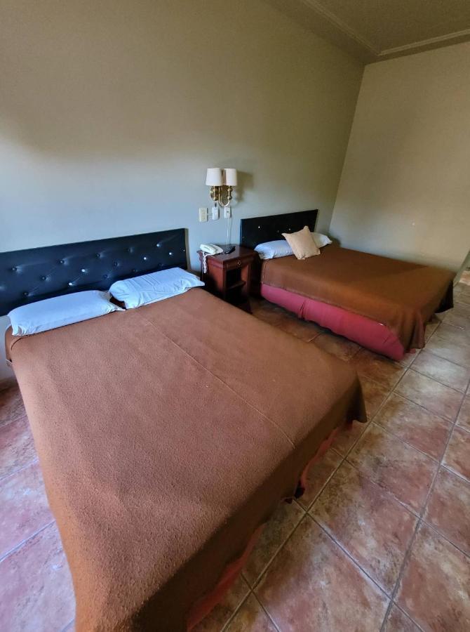 Hotel Portico Norte Tartagal Esterno foto