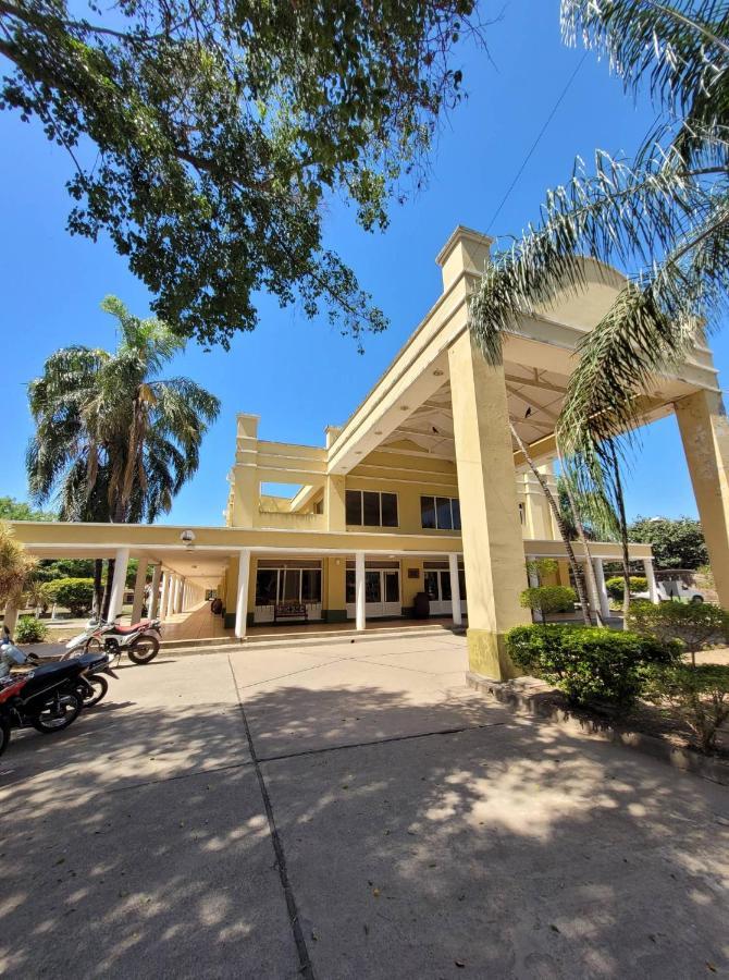 Hotel Portico Norte Tartagal Esterno foto